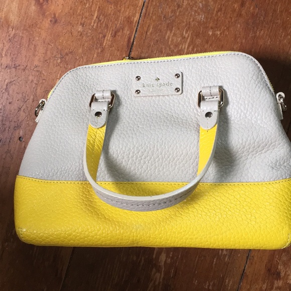 kate spade Handbags - Like new Kate spade bag